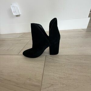 Steve Madden Suede Black Heeled Boots with Chunky Block Heel